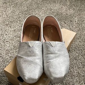 Toms classic Ivory Silver Floral Jacquard shoes